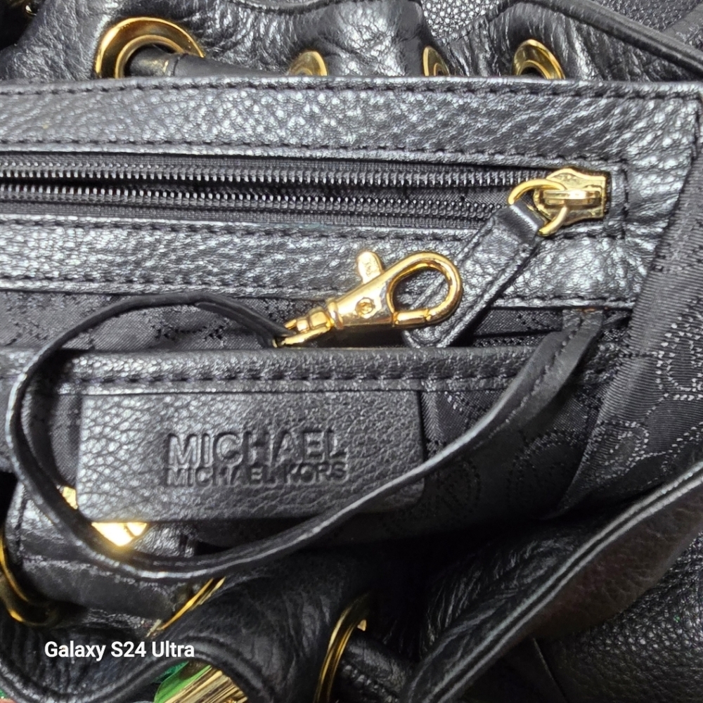 Michael Kors East West Black Pebbled Leather Bucket Bag Round Handles Large - Picture 9 of 16